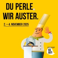 Koch steht hinter Muschel in Glasvetrine. Daneben der Spruch: "Du Perle. Wir Auster."