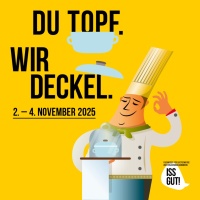 Koch steht vor Kochtopf in Glasvetrine. Danben der Spruch: "Du Topf. Wir Deckel."